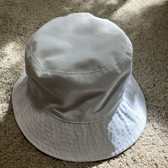 Alice & Olivia reversible bucket hat - Picture 3 of 3